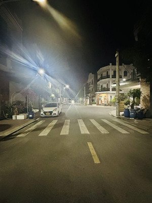 nhà 3 tầng đẹp như mới - 72m2 phun thổ cư - tân đông hiệp - dĩ an - bình dương + diện tích: 72m2,