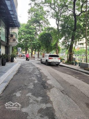 mặt phố trấn vũ , dòng tiền ngày đêm 45m, 5 t, 8 ngủ , 37.5 tỷ