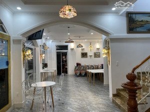 cho thuê nhà mặt tiền nguyễn đình thi, dt: 7x20m, có thang máy, giá 33tr/tháng