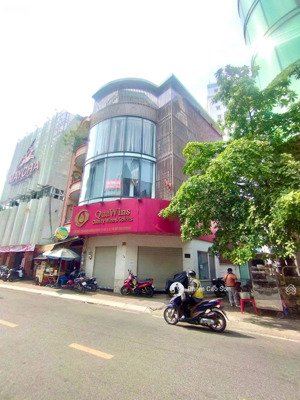 góc 2 mặt tiền ngang 5m hơn 300m2 số 26 rạch bùng binh, quận 3!!!