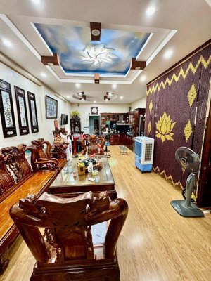 bán nhà ! trần thái tông, dân xây chắc chắn, ngõ 3 gác tránh, 30m ra phố, thoáng, sân xe, 48m2*4t