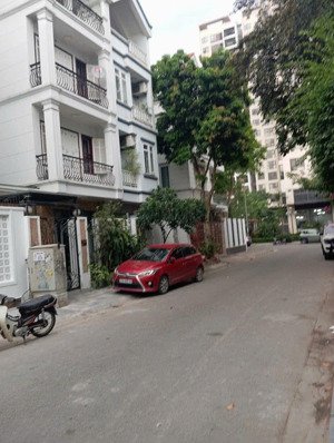 việt hưng .96m . 4 tầng .25 triêu nhà mới .kinh doanh đa dạng .an ninh tốt .ở víp