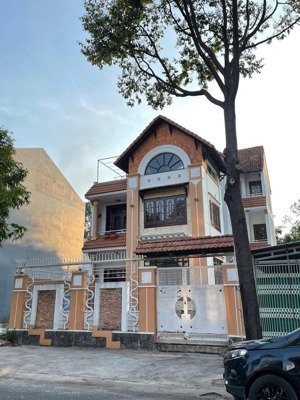 bán biệt thự khu dân cư chánh nghĩa đối diện becamex