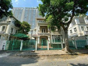 bán biệt thự đơn lập giá tốt hơn tứ lập pmh. dt: 280m2. nhà thô tiện thiết kế theo gia chủ. em luân