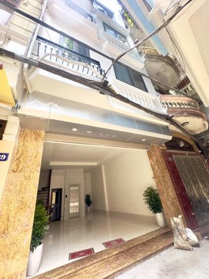 50 m mặt phố 6 tầng thang máy nhà đẹp hết ý trước nhà 4m kinh doanh đa dạng sổ đỏ nở hậu nhẹ