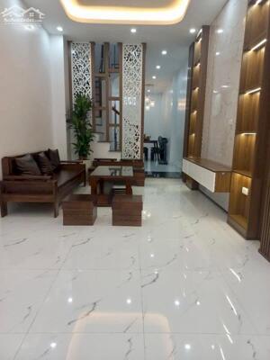 Oto đỗ cửa- ngõ thông tứ tung 38m2 4Tầng 12.5 tỷ Ngõ 592 Trường Chinh- Quận Đống Đa.