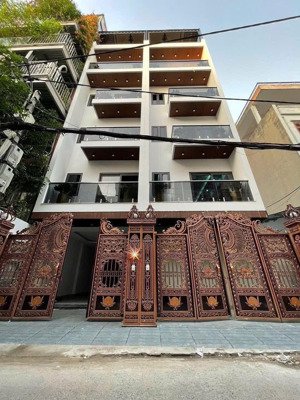 siêu phẩm quận long biên - full nội thất thang máy xịn xò - gara oto - ngõ thông - dân trí cao