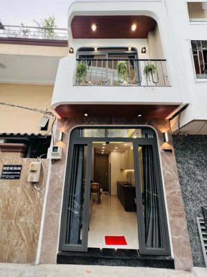 nhà đẹp 2 tầng - hẻm rộng 4.5 mét sổ hồng riêng - bùi văn ba quận 7