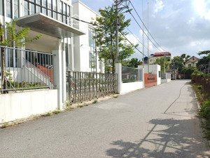 bán nhà cổ bi - dân xây chắc chắn - gần đường ô tô tránh - gần trường, chợ, cơ quan hành chính.