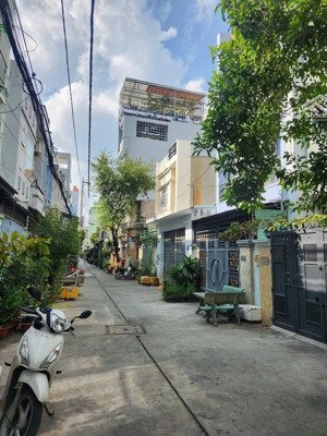 bán nhà ( 5 x 12 ) nở hậu nhẹ, lê văn quới hẻm xe hơi 5m, 3 tầng đúc kiên cố còn mới chỉ 5,8 tỷ.