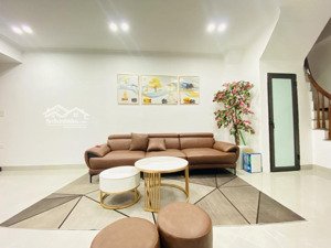 siêu phẩm lô góc 3 mặt thoáng - thang máy - ngõ ô tô - sổ đỏ nở hậu