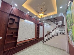 bán nhà chính chủ khương trung, dt 36m2 x 5 tầng, ngõ nông 20m ra đường ô tô tránh, view hồ mát