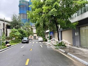 vỉa hè đá bóng - contairner đỗ cửa - mặt tiền siêu rộng - nội thất xịn - 6 tầng thang máy