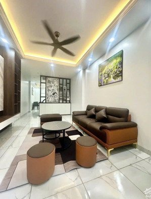 nhà hiếm - đại la - 45m2 - 5 tầng - ba gác đỗ cửa - kinh doanh - nhỉnh 8 tỷ có thương lượng