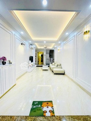 nhà 6tầng thang máy, mới ở luôn,ô tô đỗ cửa ,15m ra phố, gần hồ, trường học, time city, sổ hoa hậu.