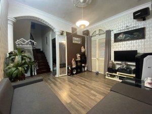 nhà lô góc, ngõ 211 khương trung, ô tô đỗ cửa, gần hồ, kinh doanh tốt, view hồ đầm hồng