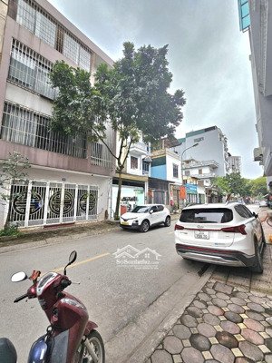 mặt phố nguyễn văn hưởng.giang biên/ nhỉnh hơn 20 tỷ