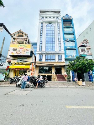 nhà mặt phố víp view sông, tuyến phố tập trung người thuê vp,spa, thẩm mỹ viện vv...