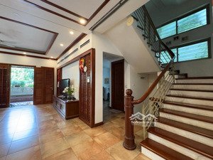 bán nhà phân lô ô tô tránh dừng đỗ ngày đêm vỉa hè thang máy lạc long quân dt 236m*7 tầng chỉ 58tỷ