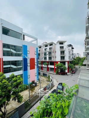 khai sơn town - 90.2m - 6 tầng thang máy - mặt tiền 6m -vị trí 2 vỉa hè -giá 25.5 tỷ long biên