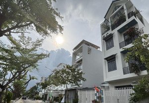 bán gấp nhà mặt tiền đường số phạm hữu lầu view sông, quận 7, giá tốt