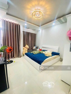 bán nhà huỳnh văn bánh, 4x15, 4 tầng mới, 5 phòng ngủ có wc riêng, sổ vuông, không lỗi phong thuỷ