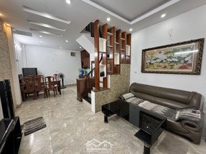 trung tâm giang biên - phố kẻ tạnh - cách 1 nhà ra ngõ ô tô tránh, 4 tầng, nhỉnh 5 tỷ ở sướng