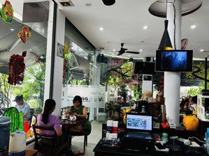 nhà 2 tầng lô góc 2 mt đường 10m5 hồ tùng mậu cần bán : 