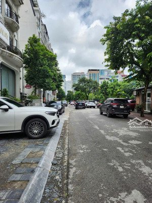 bán tòa building phố trần thái tông cạnh công viên cầu giấy, 155m2 mt 8.5m, giá bán: 9x tỷ