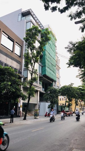 chủ nhà cần bán nhanh, tòa nhà 10 tầng, mặt phố trần thái tông, hơn 100 tỷ, 