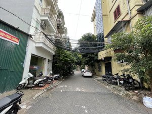 nhà 4,5t ngõ 61 hoàng cầu cạnh quận uỷ gần hồ vườn hoa 1/6, đường oto tránh hè 2 bên dt 110m mt 6m