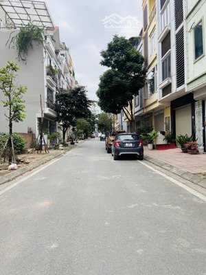 siêu phẩm cổ linh lô góc, thang máy, ô tô vào nhà diện tích: 46m x 6 tầng mặt tiền