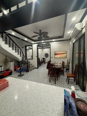 lô góc, cách phố 20m vương thừa vũ, ô chờ thang máy sửa lên 7t dt93m2 mt7.8m giá 23.5 tỷ