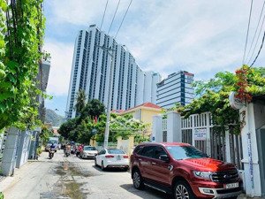 bán khách sạn mặt tiền đường sao biển gần biển, bãi tắm vẫn đang kinh doanh