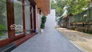 nhà mới đẹp phố thượng thụy gần shunshine chủ mới về ở ngay. nhà có thang máy