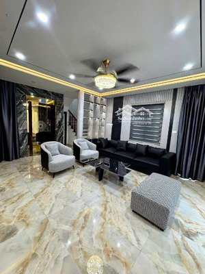 bán nhà nguyễn văn cừ long biên, 6 tầng thang máy, full nội thất, ô tô đỗ cửa, dt 50m2- nhỉnh 10