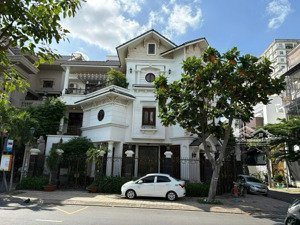 bán hoặc cho thuê biệt thự góc 2 mặt tiền-vị trí cực đẹp và khan hiếm.