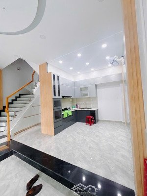 bán nhà mới 6 phòng ngủ mặt tiền đường số quận 4