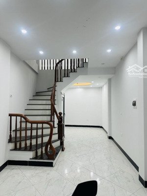 chủ cần bán gấp, nhà 35m2 ôtô đỗ gần nhà , giá chỉ hơn 4tỷ( tl) cực hiếm