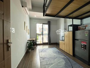 phòng có gác cửa sổ lớn thoáng mát view đẹp, 32m2 gần nhiều trường đại học tại ung văn khiêm, bt