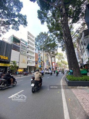 mặt tiền 3/2, q.10. ngay cổng hà đô centrosa. dt: 4.2 x 17m (70m2). 4 tầng. giá: 35 tỷ.