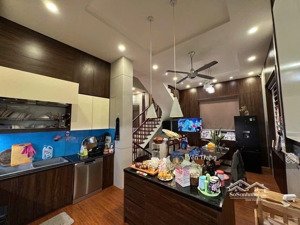 nhà đẹp giảng võ, ô tô, gần phố, kd, 92m2 x 5 tầng, chỉ 11.5 tỷ.