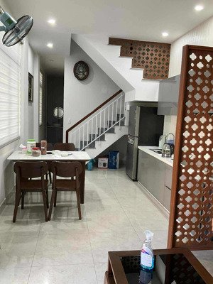 chủ xác định bán vị trí - hàng xóm dự án cosmo - tương lai rất tiềm năng - vị trí gần sông hàn .