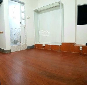 phòng 18m2, wc riêng, tự do, chính chủ, cạnh chợ bà chiểu, ở được ngay