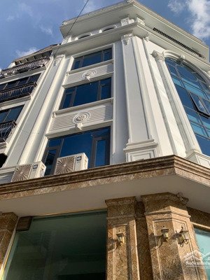 bán tòa văn phòng 9 tầng, lô góc có hầm, mặt tiền siêu rộng, đường trần thái tông. giá 69 tỷ