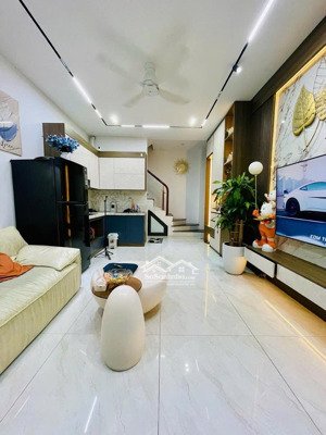 bán nhà riêng tại đỗ quang, 22,3 tỷ, 42 m2, giá tốt hot!