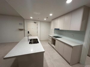 chính chủ cần bán nhanh căn 3pn 102m2 tầng cao viewlandmark 6ty6 full thuế phí