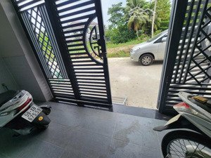 bán nhà lầu 2 tầng 82m2 thiết kế hiện đại xe hơi đỗ cửa đường t11,tân quý tây,bình chánh chỉ 3,2 tỷ