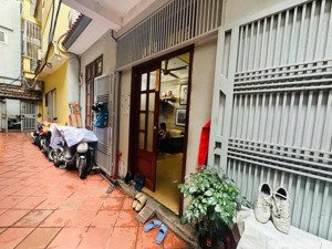 siêu phẩm tấy sơn 35m 5 tầng thiết kế đẹp lung linh, có cổng và sản riêng- an ninh tuyệt đối