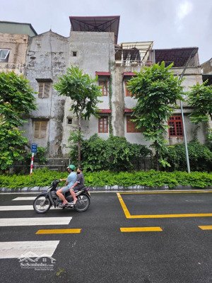 cần bán gấp mặt phố phạm tuấn tài.150m,nhà 6 tầng,mặt tiền 12m,vỉa hè,ô tô,kinh doanh,đầu tư